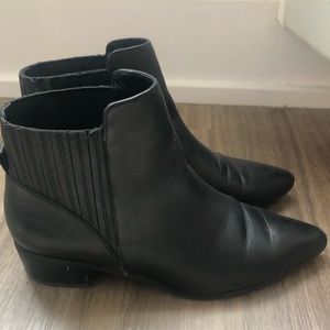Halogen Black Chelsea Boots